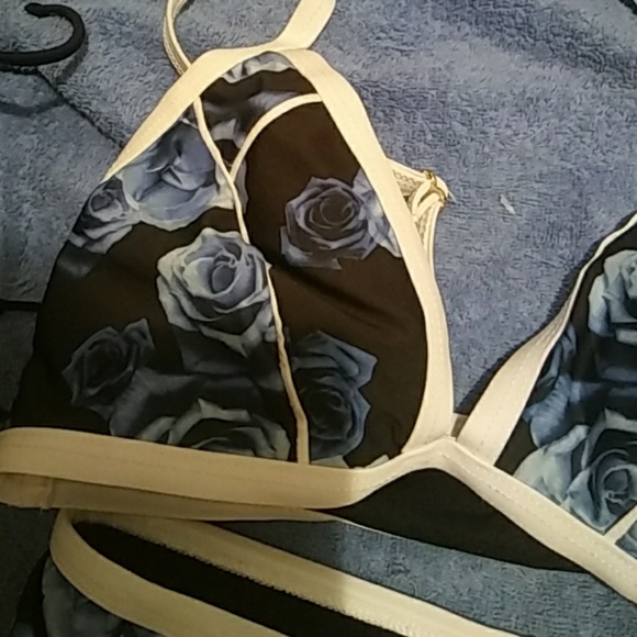 Bathing suits - Picture 2 of 8